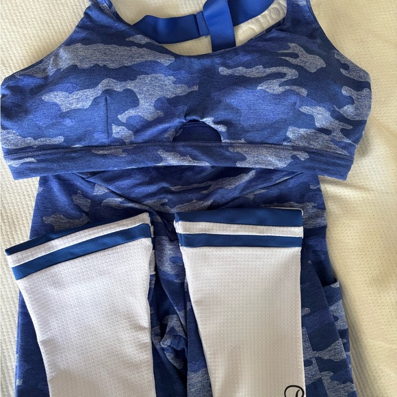 ❌❌SOLD❌❌Bombshell Sportswear Set - Picture 5 of 9